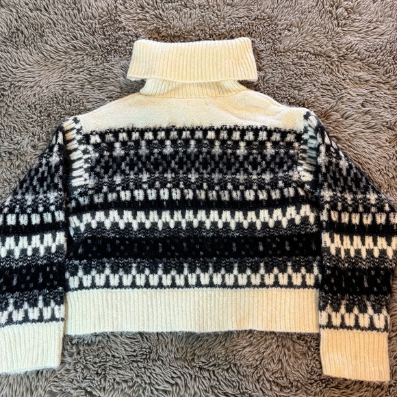 Universal Thread Fuzzy Eyelash Turtleneck Pullover Sweater Medium - Picture 8 of 8